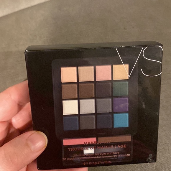 Victoria secret eyeshadow palette 16 pan - Picture 4 of 4